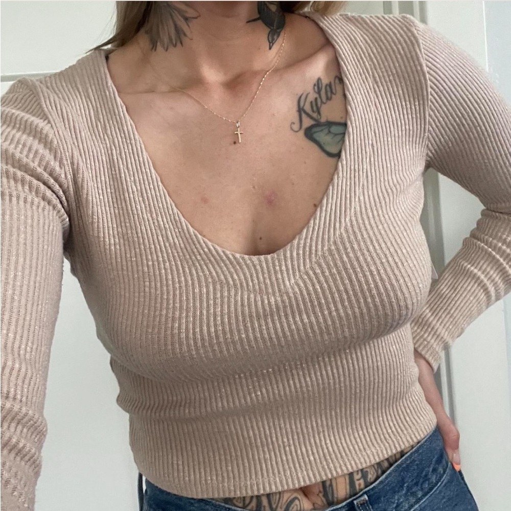 Women's Ribbed V-Neck Sweater - Tan